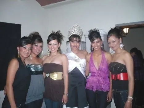 Bellas muchachas de Penjamillo, con la Señorita Fiestas Patrias ...