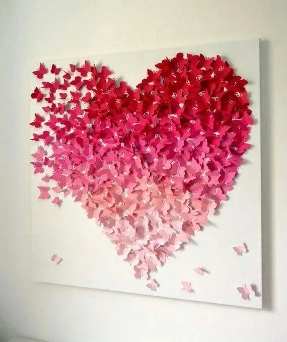 Un corazón hecho con muchas mariposas de papel, y en diferentes ...