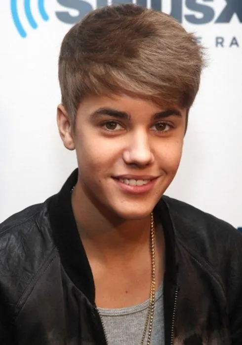 juistin-Bieber-peinado-hacia- ...