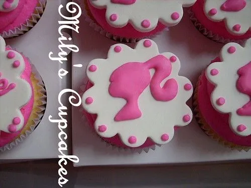 Mily's Cupcakes: Cumple tematico de Barbie para ABRIL!!