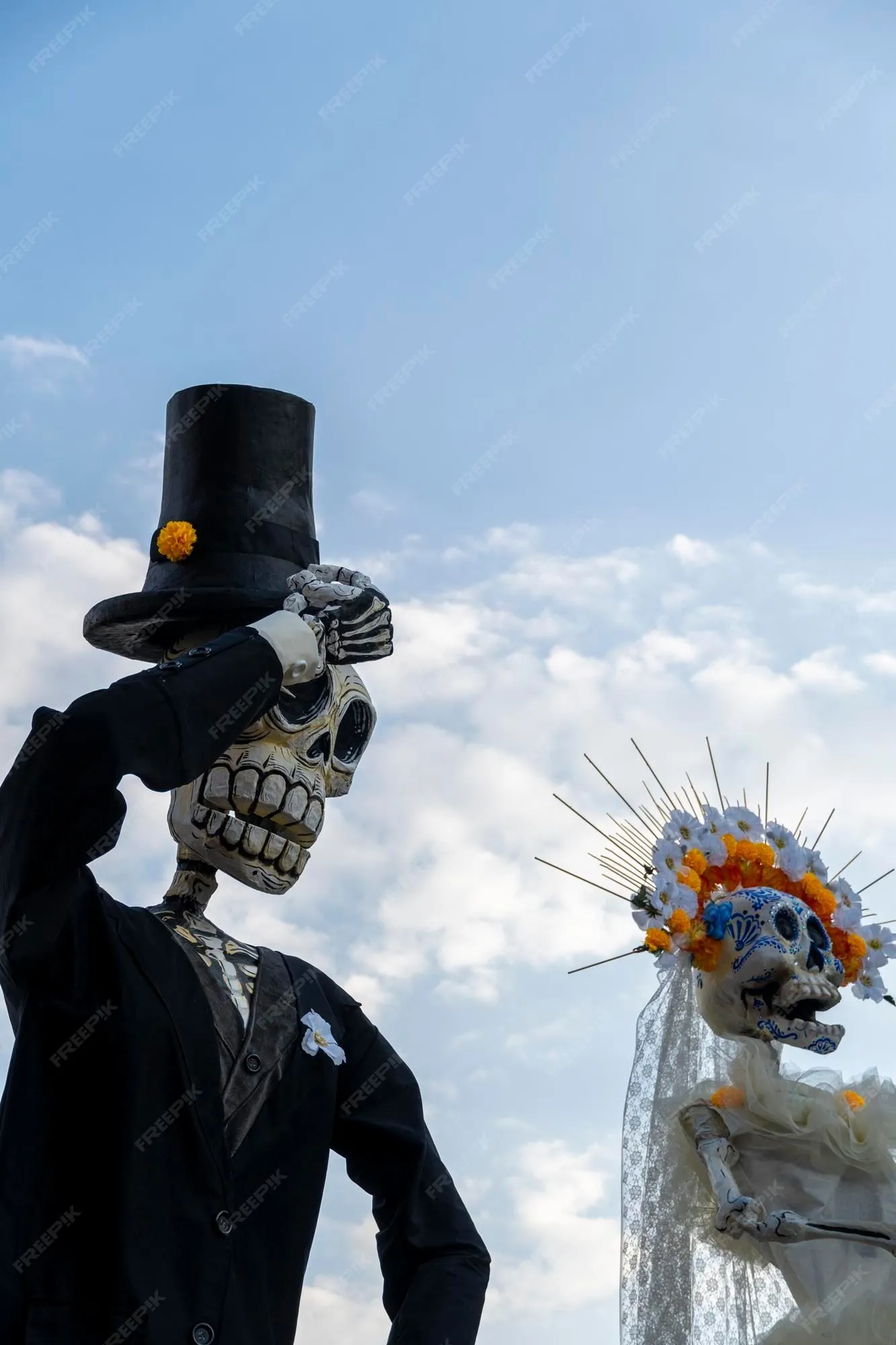 Gingante calaveras vestidas con traje para el día de los muertos una fiesta  tradicional mexicana | Foto Premium