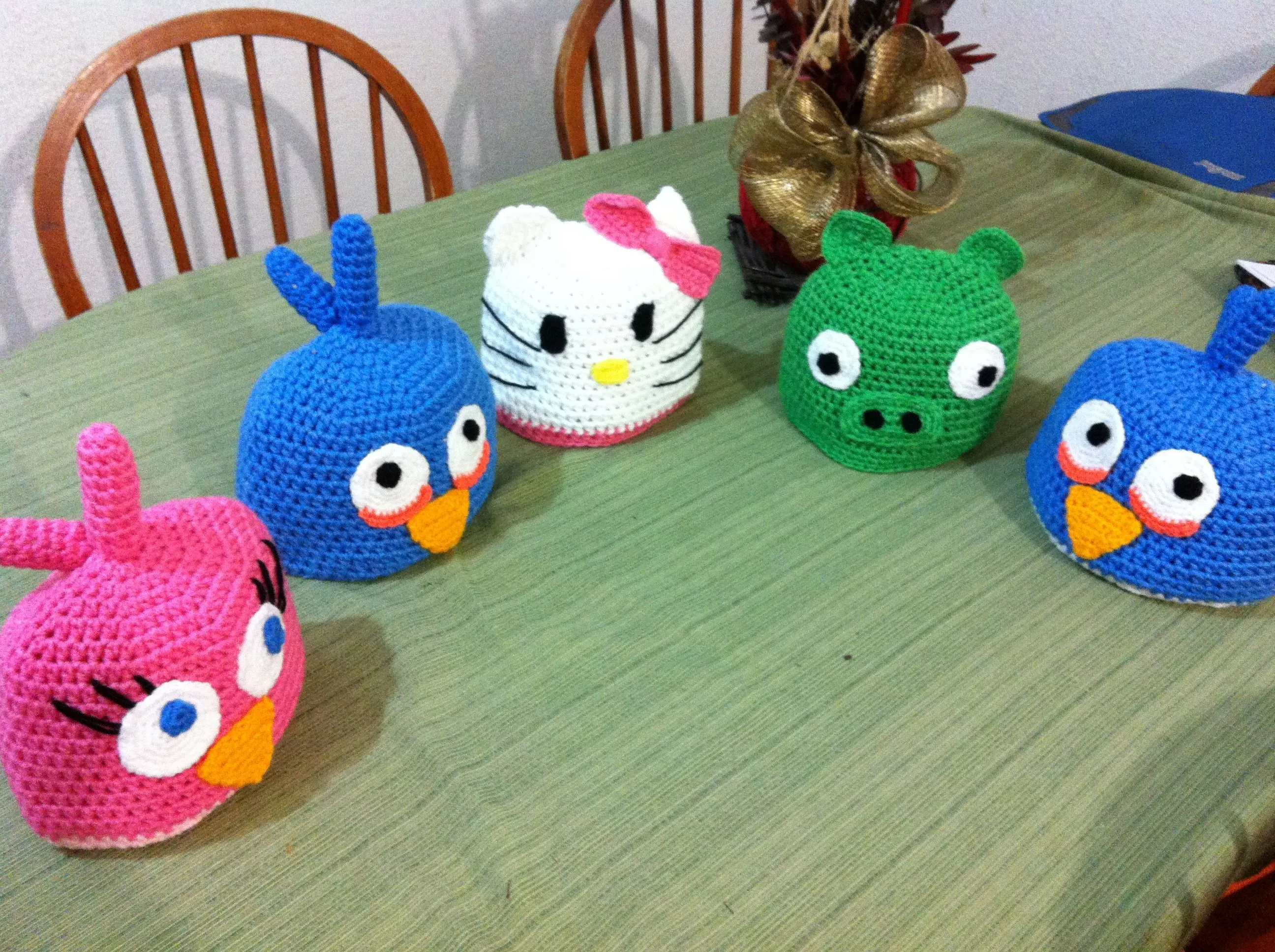 Gorros crochet Angry BIrds, Hello Kitty | Mis Tejidos | Pinterest ...