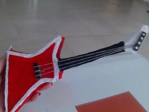 Nueva Guitarra Electrica de carton - YouTube