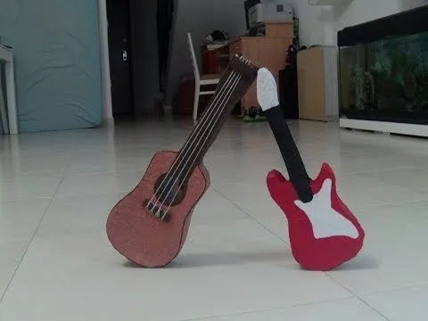Como hacer una Guitarra Española con carton - YouTube