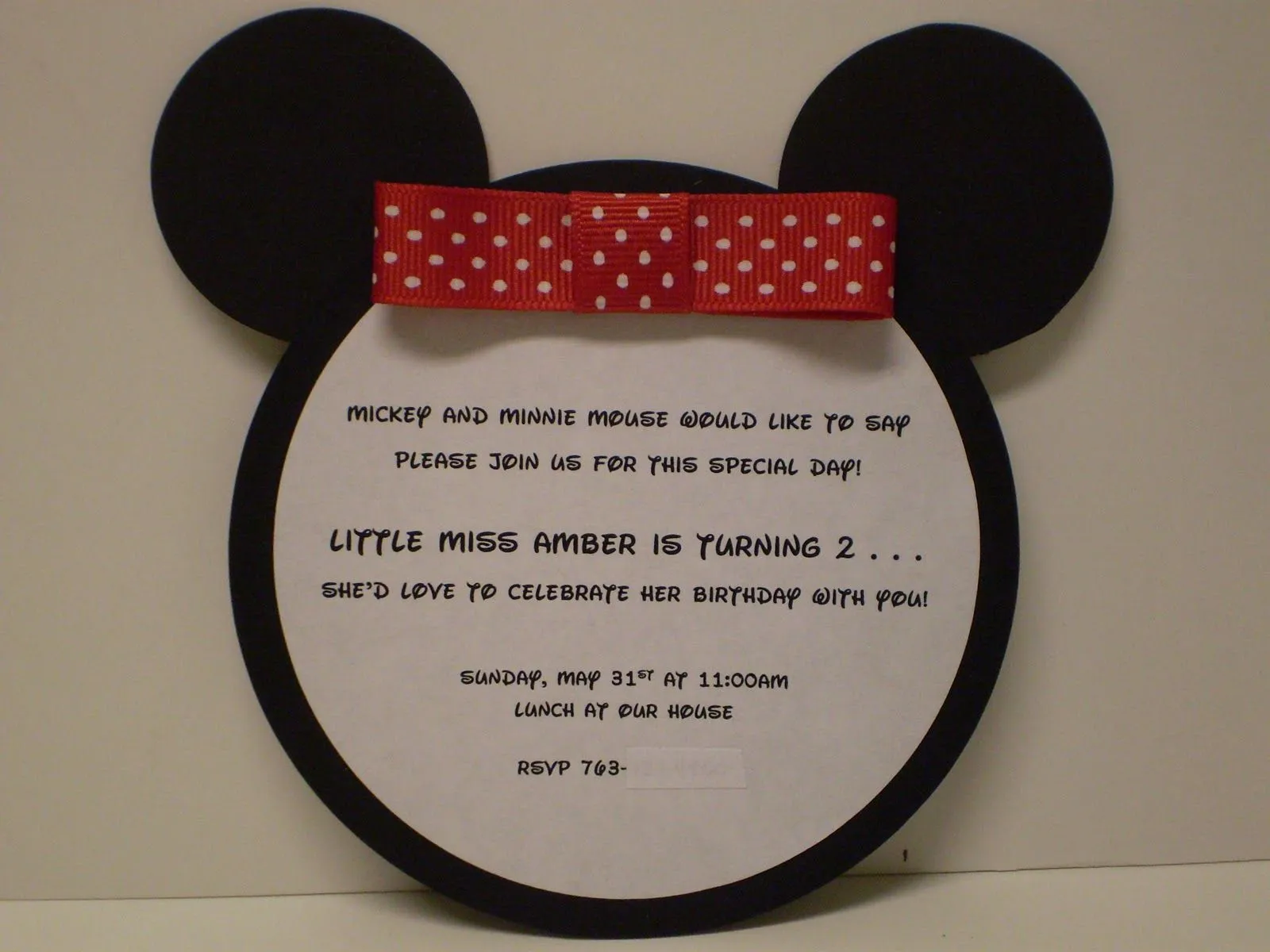 Para las invitaciones de Mickey o Minnie algunas ideas...