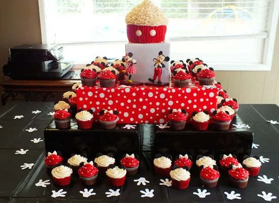 Mickey Mouse Cupcake Stand - Two Sisters Crafting