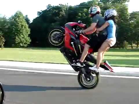 moto pareja caballito - YouTube