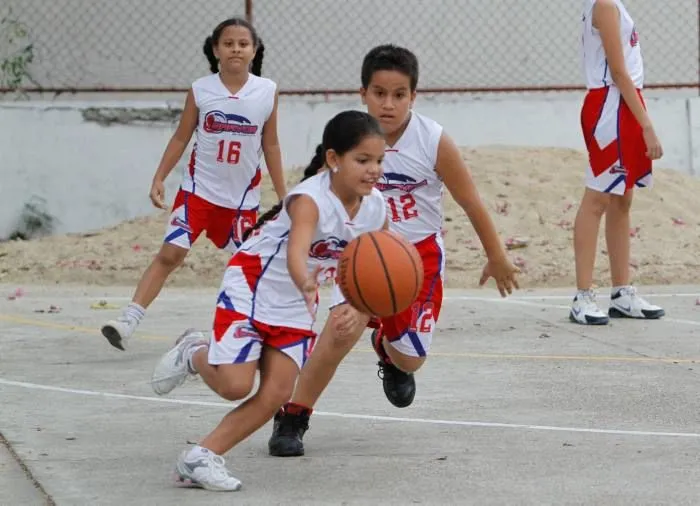 La Escuela Bravos de baloncesto apunta muy alto | EL UNIVERSAL ...