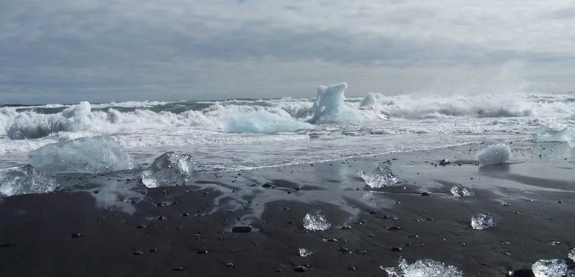 playa-de-islandia-con-icebergs.jpg