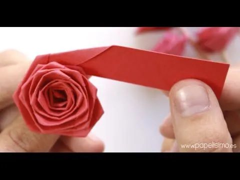 Cómo hacer rosas con una tira de papel (tipo quilling) - YouTube