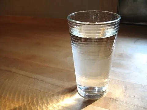 El Secreto del Vaso de Agua debajo de la Cama - YouTube