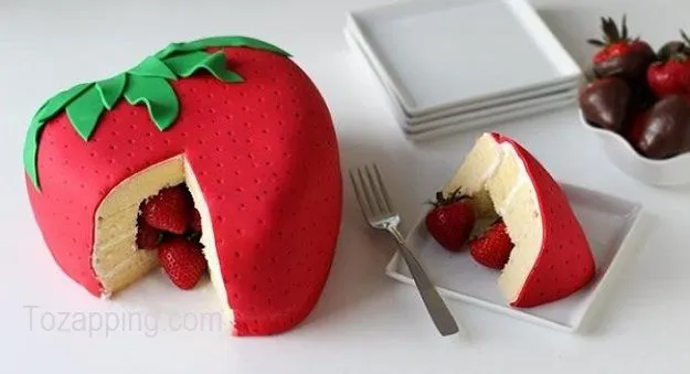 Cómo hacer una tarta piñata con forma de fresa - ToZapping