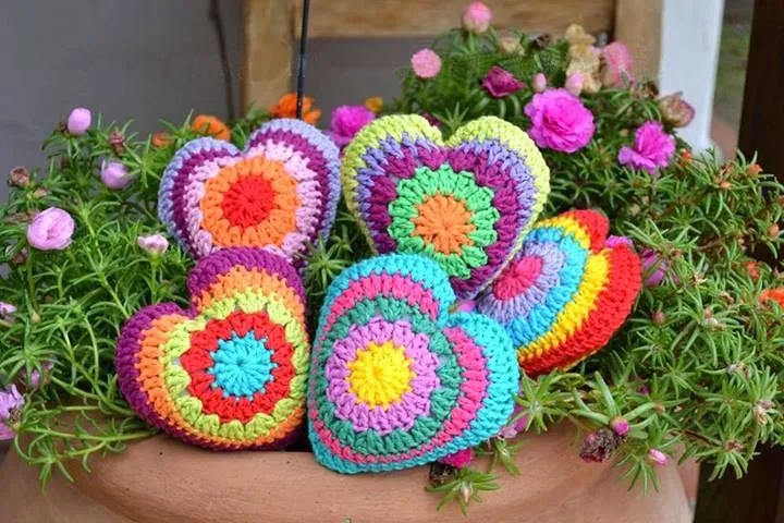 tejidos artesanales en crochet: corazones tejidos en crochet