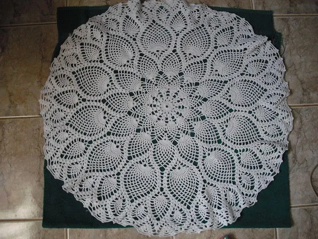 Toalha em crochê - Crochet mantel - Crochet tablecloth | Flickr ...
