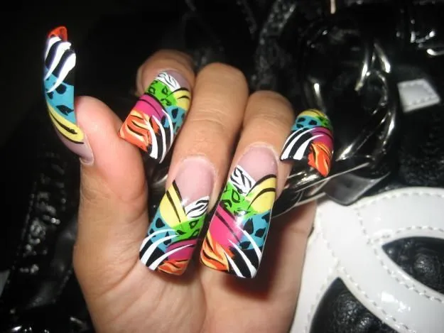 Uñas con diseño y piedras | Uñas coloridas! Nails colors! | Pinterest