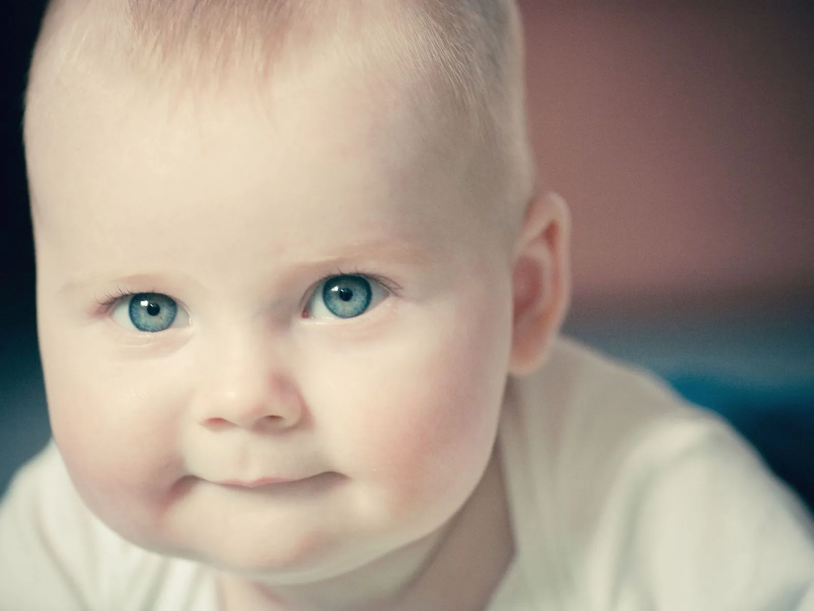 Fotos de lindos bebes chupándose las mejillas Mejores fotos del ...