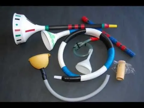 Instrumentos musicales de material reciclado - YouTube