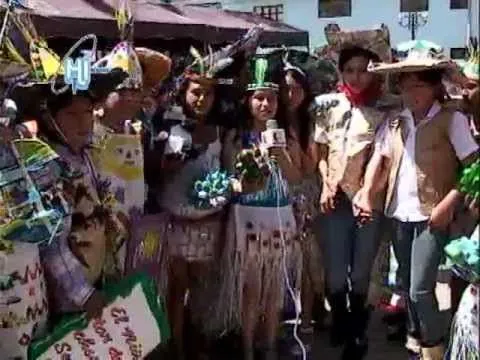 Trajes elaborados cor material resiclaje para niñas - Imagui