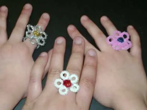 Manualidades de limpia pipas: Anillos en forma de flor con l