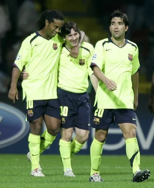 11×11 » Blog Archive » Ronaldinho, Messi and Deco of Barcelona ...