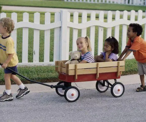 Niños con carrito