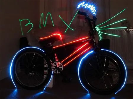 20 Beautiful Examples of Light Graffiti