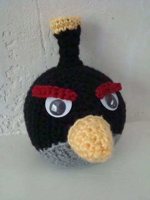 2000 Free Amigurumi Patterns: Angry Birds: Black Bird Crochet Pattern