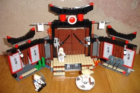 2504 NINJAGO - Spinjitzu Dojo