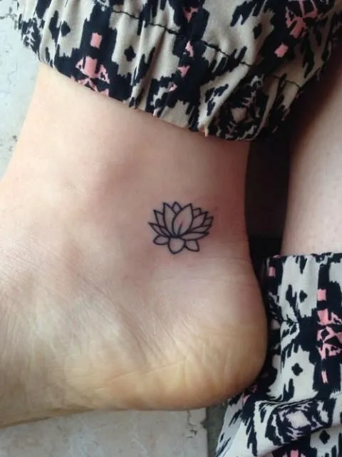 30. flor de loto pequeños - Flor 30 tatuajes hará que quieres un poco…