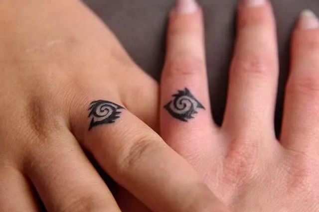 Los 45 mejores tatuajes de anillos de bodas – Marcianos