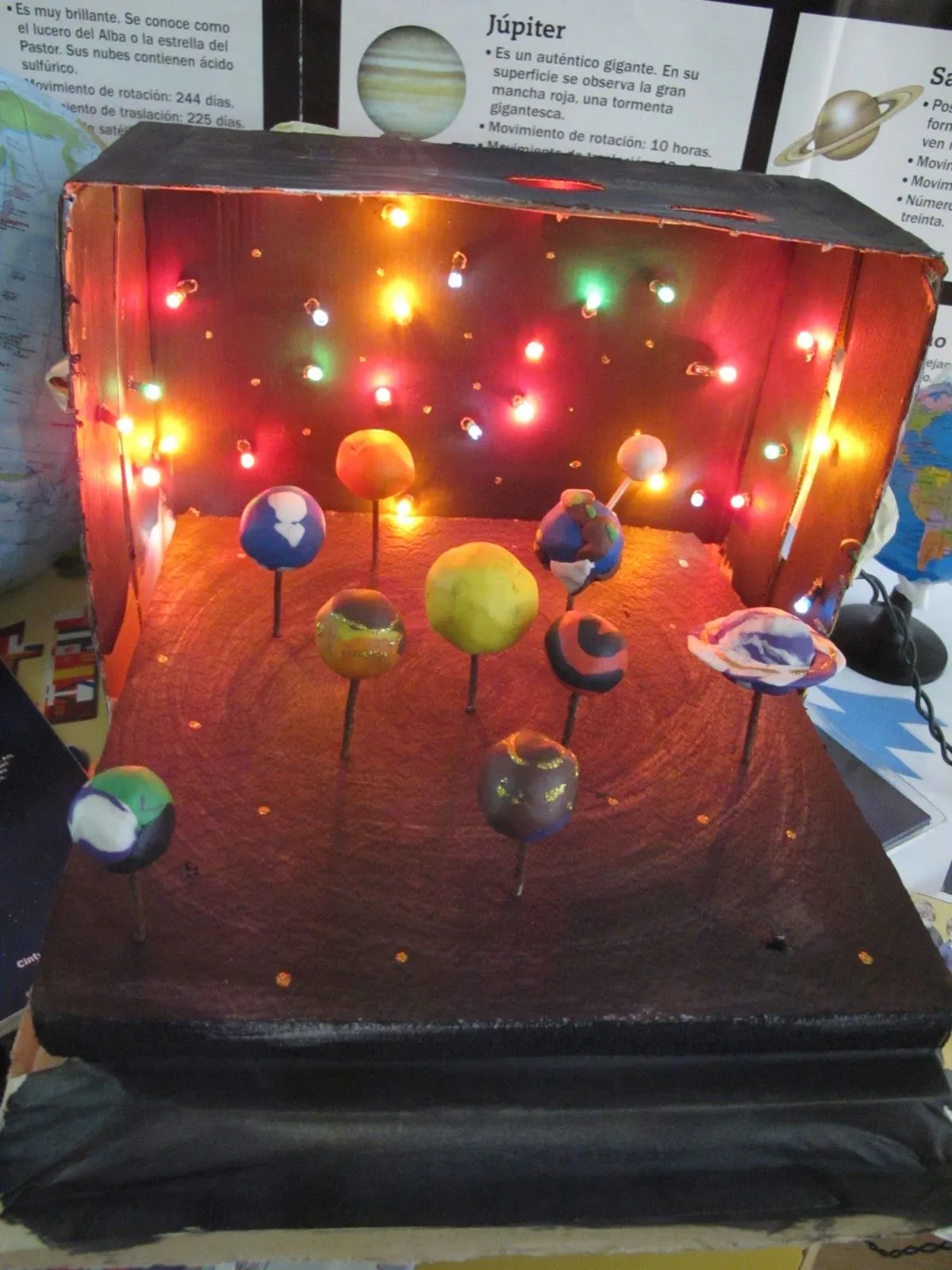 SOMOS 5ºC : VAMOS A HACER EL SISTEMA SOLAR CON PLASTILINA