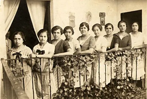 639. TEMPLOS DE LA MODA: Costureras y Modistas de 1928. | Gente ...