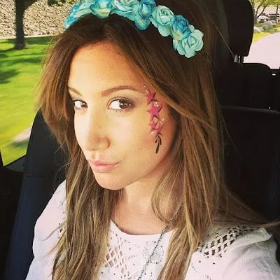 t i z z m a n i a: Ashley Tisdale; Feria del Renacimiento