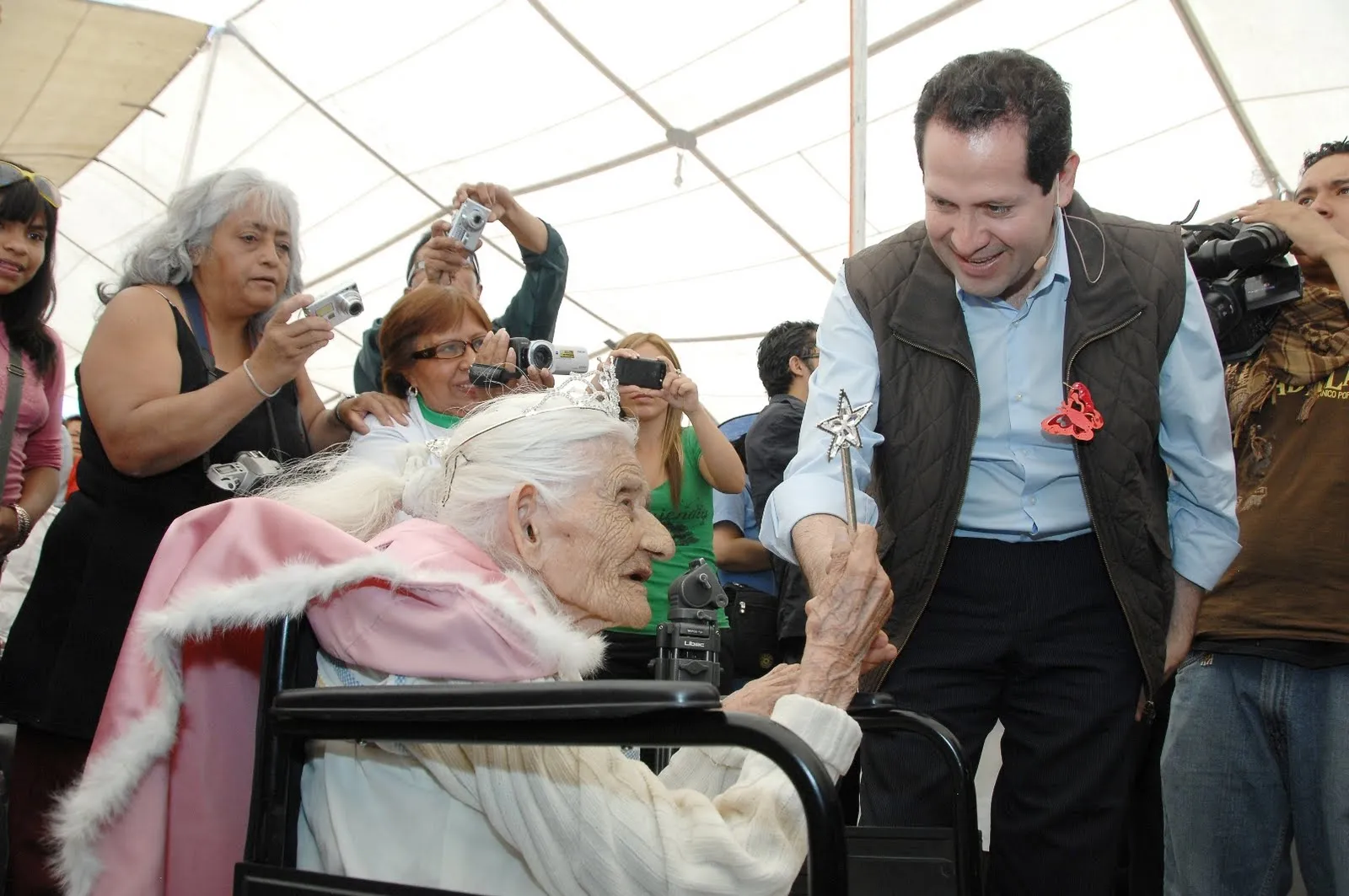  ... abuelitos la Primavera con Olimpiadas y coronación de reinas