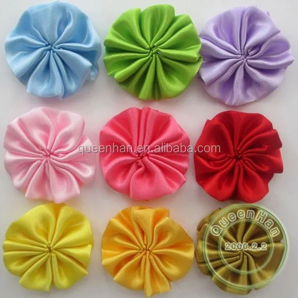 En la acción 1.7 ''Satin de la tela de costura de la ropa flores ...