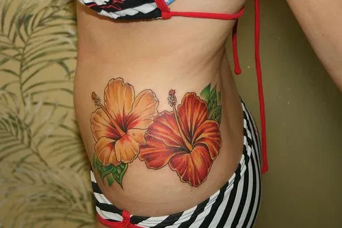 Para los adictos a la flor del hibisco tatuaje | Tatuajes y Piercing