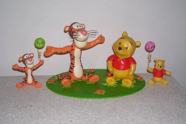 Adorno de torta Winnie Pooh y Tigger Giselle Tescari - Artelista.