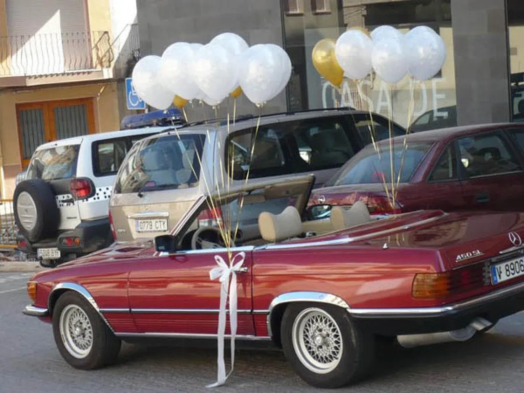 Adornos para el coche de los novios | Preparar tu boda es facilisimo.