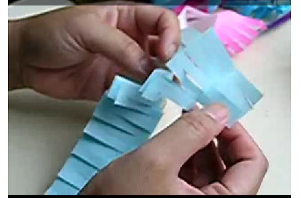 Adornos de papel para las fiestas | Aprender manualidades es ...