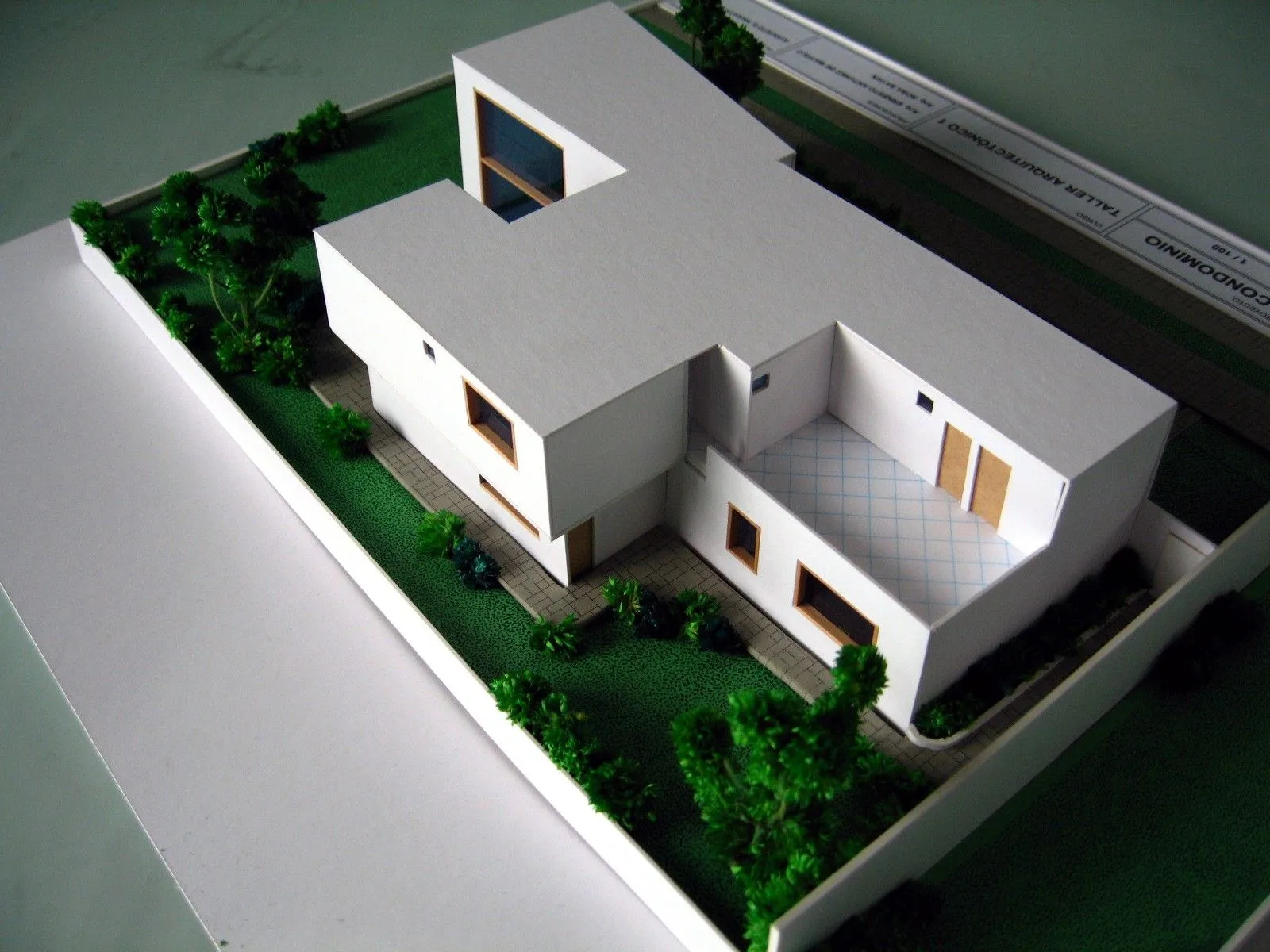 AF Arquitectura y Mobiliario: Maqueta de módulo para condominios UNFV