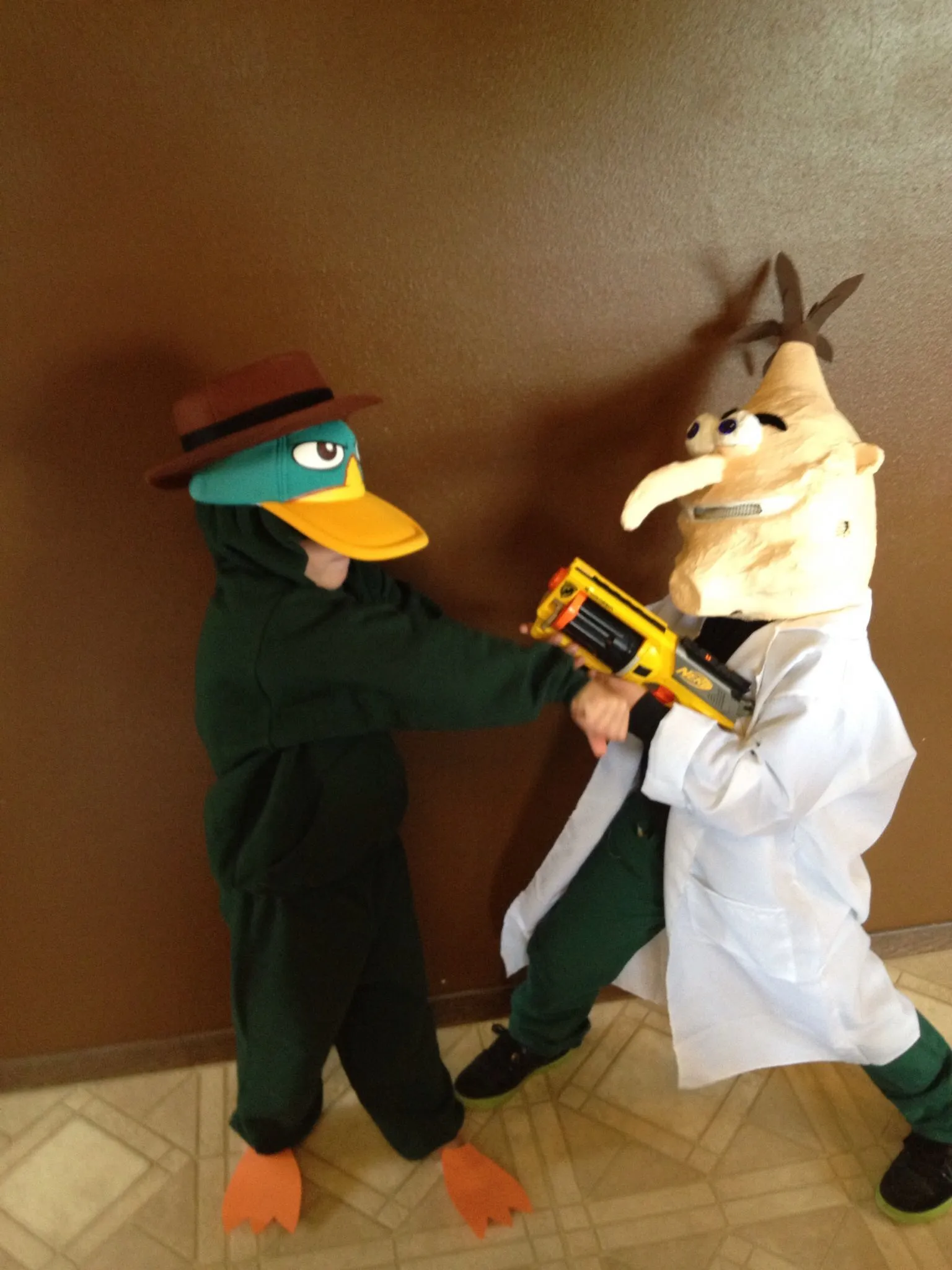 Agent P or Perry the Platypus costume from Phineas & Ferb | Phineas e ferb,  Aleatória