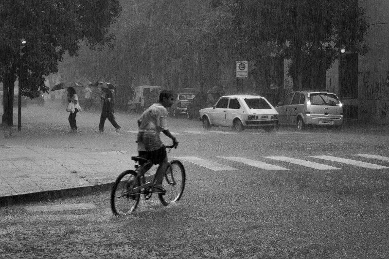 en el agua del tiempo (en blanco y negro): diciembre lluvioso...