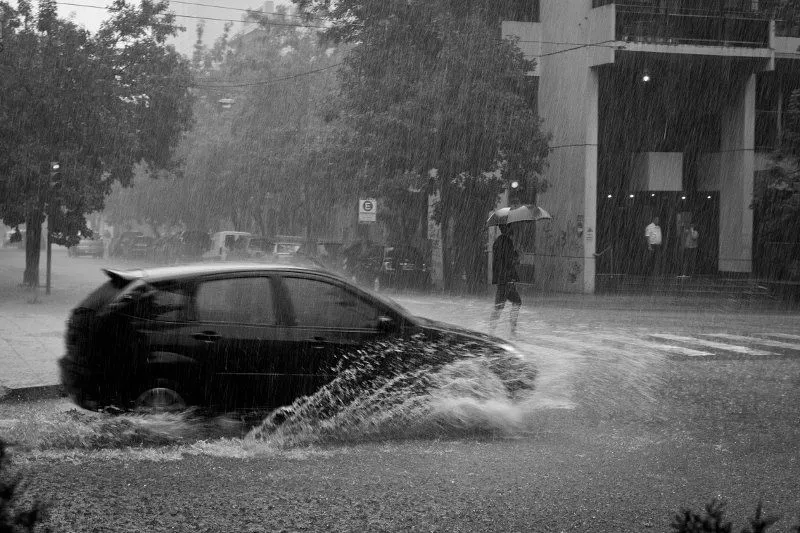 en el agua del tiempo (en blanco y negro): diciembre lluvioso...