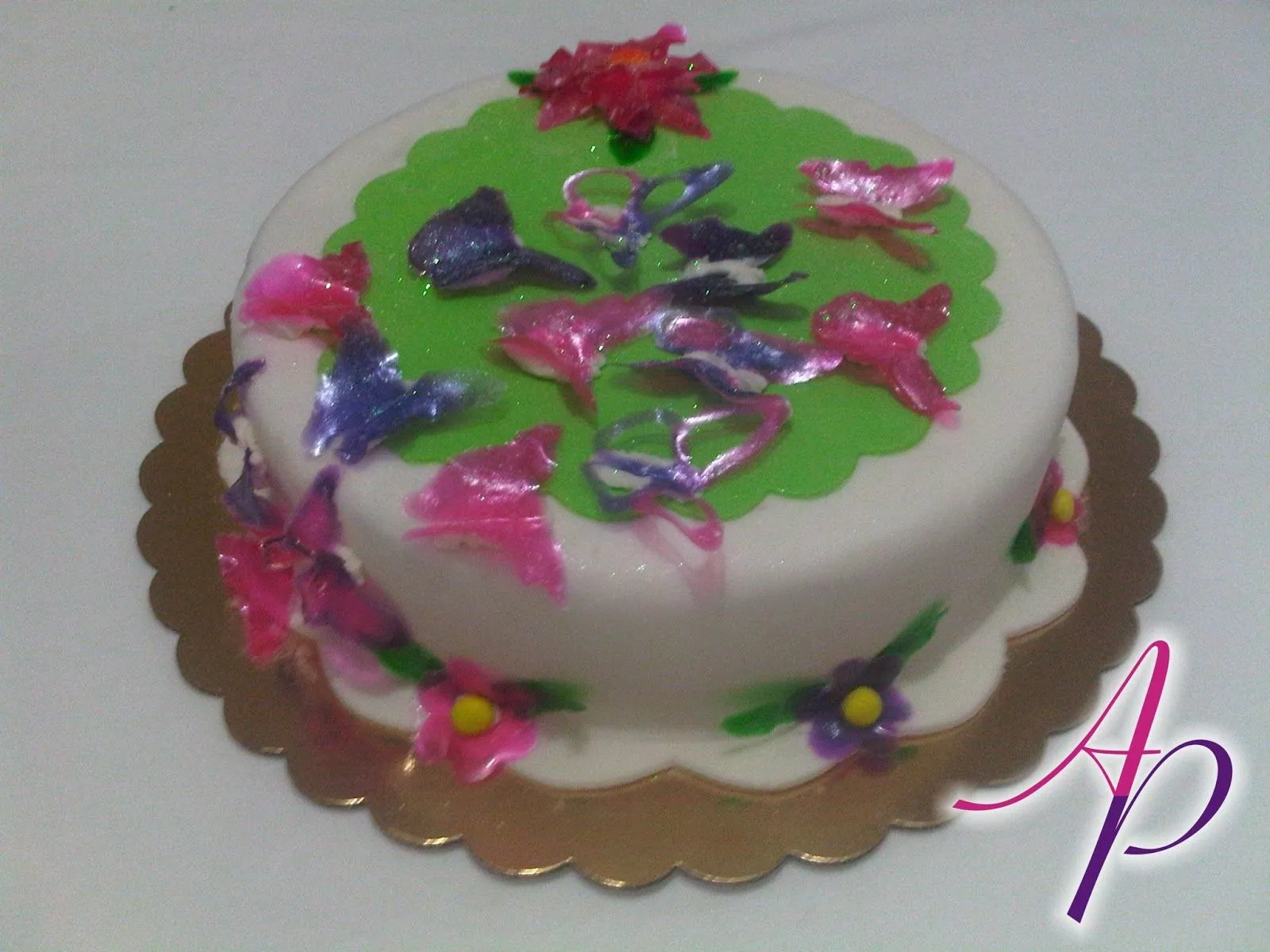 Alessandra Producciones: Torta con Flores y Mariposas de Gelatina