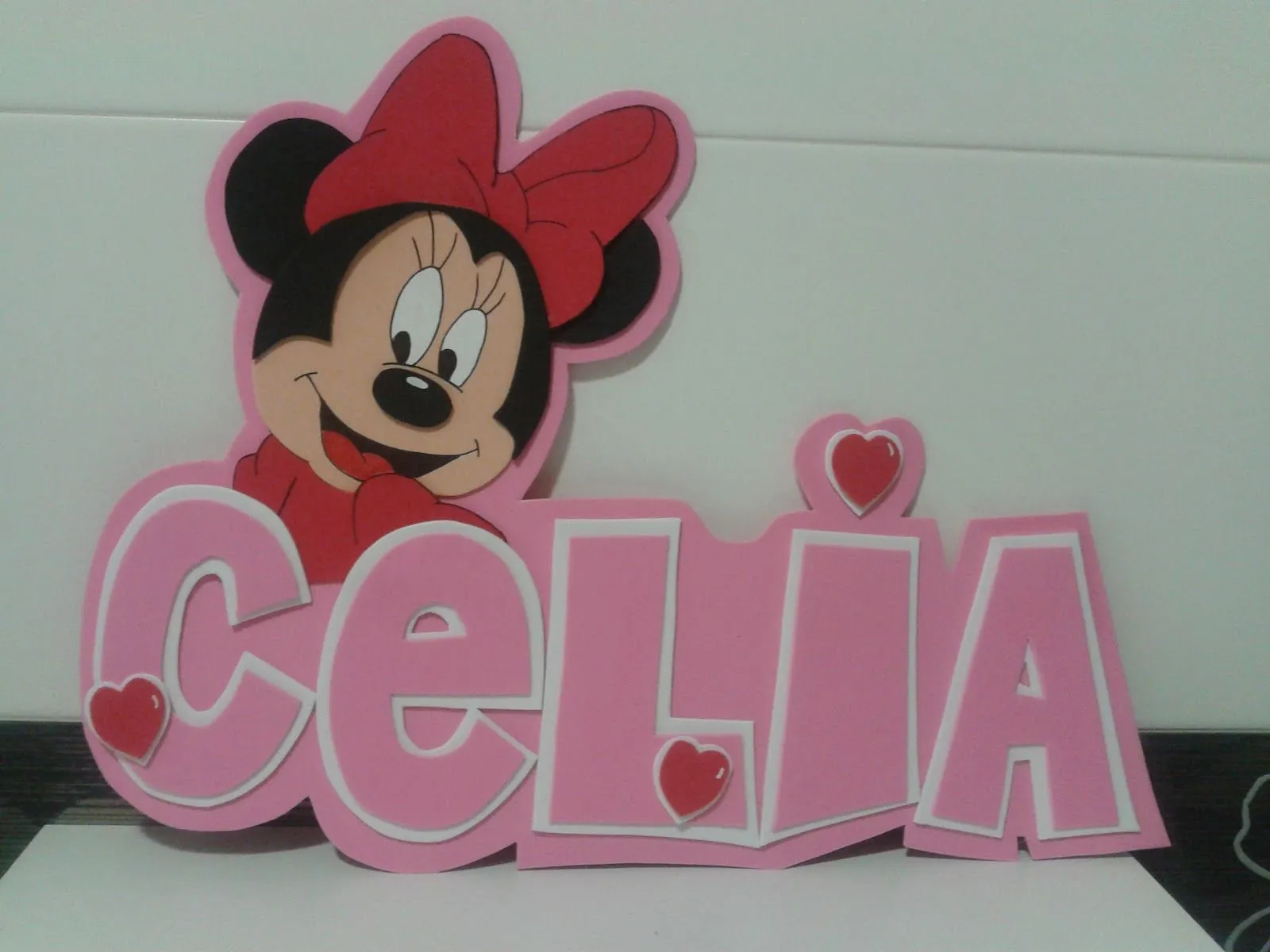 ALFILERES DE BODA MARTOS: Minnie Mouse en goma eva. con nombre celia