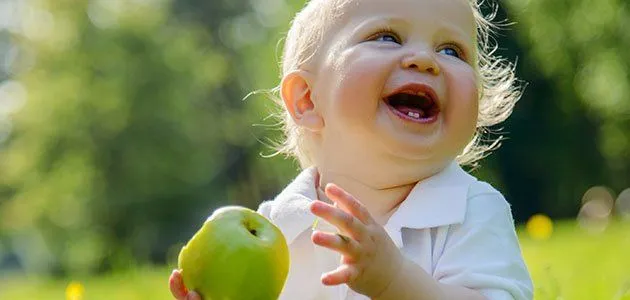 A qué se debe el mal aliento de los niños