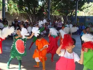  ... ALIMENTOS DE LOS TRES GRUPOS PERO MÁS DE DE FRUTAS Y VERDURAS