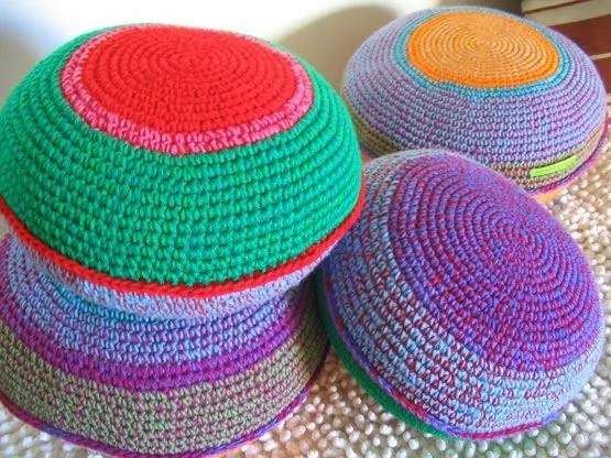 PUERTA AL SUR: Almohadones tejidos a crochet para coleccionar.