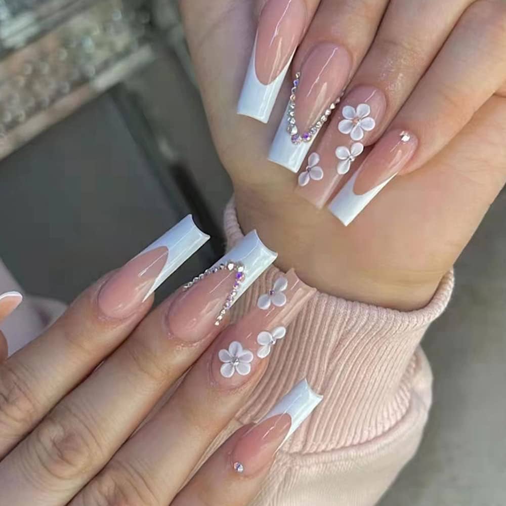 Amazon.com: Uñas postizas a presión de flores, uñas postizas francesas súper largas, uñas acrílicas de cobertura completa con flores blancas, diamantes de imitación, diseño de lujo, pegamento para uñas postizas a :