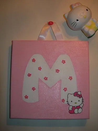 Amor às Pintas: Letra M com a Hello Kitty